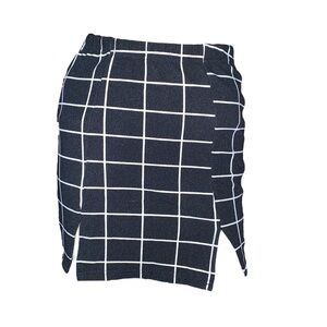 BEAUTIFUL NEVER WORN MINI SKIRT